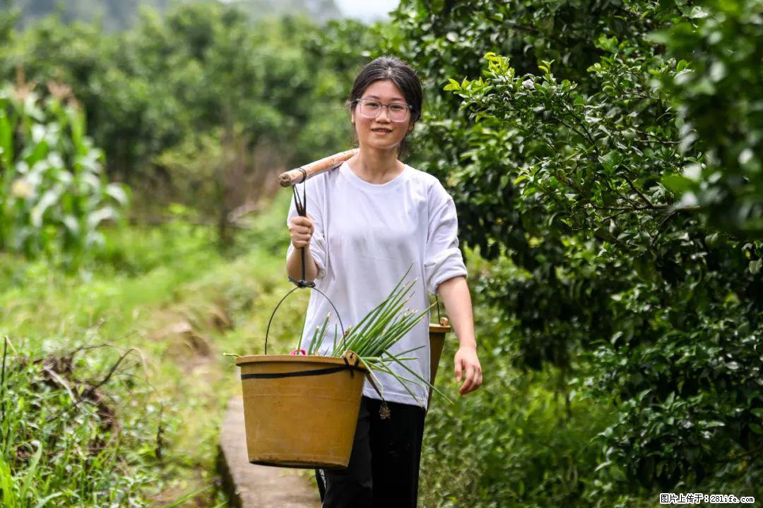 全网追的“扁担女孩”,找了一份暑假工,时薪12元 - 雅安生活资讯 - 雅安28生活网 ya.28life.com